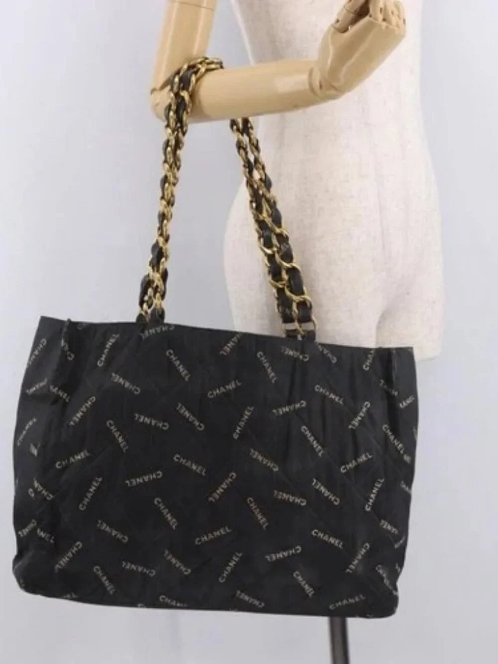CHANEL Matelasse Chain Tote Bag Coated Canvas Black Gold CC Auth bs35682